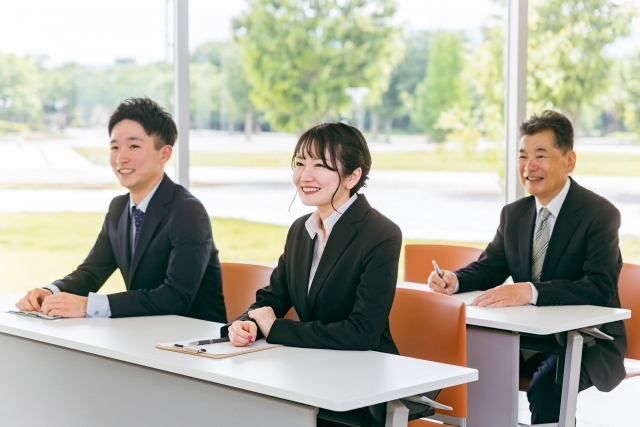 講習会・社員研修・研修で話を聞く受講者