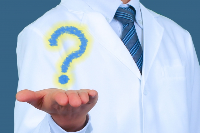 クエスチョンを浮かべる医者