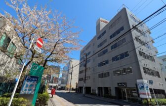 事業所の外観でです。2Fに事業所があります。