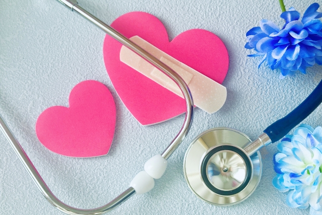 ハートとばんそうこうと聴診器