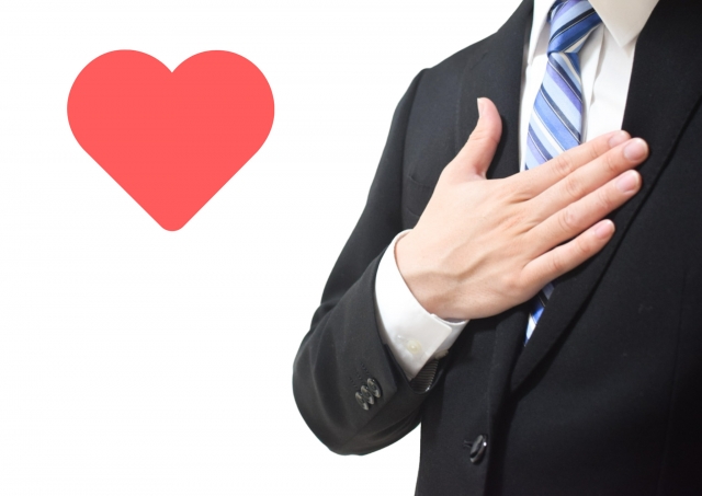 自信のあるリクルートスーツとハート