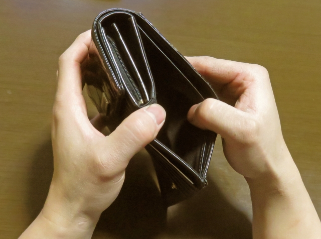 お金が無い財布
