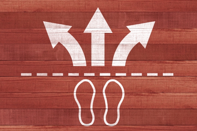 選択肢や転換点のイメージ画像:三択 木