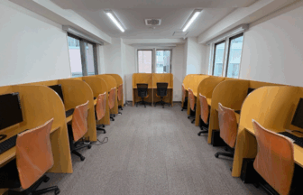 明るくキレイなオフィスです。