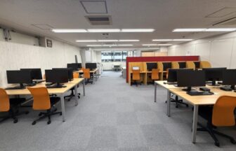 事業所内部の一室です。数多くのPCを揃えております。