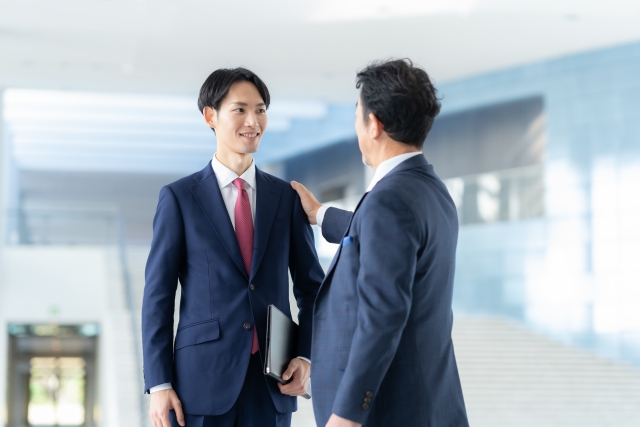 オフィスで働くビジネスマン