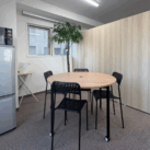 休憩所には、冷蔵庫と電子レンジがあります。 休憩所には、冷蔵庫と電子レンジがあります。