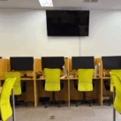 1台1台仕切られたブースがあるため、落ち着いた業務が可能です。