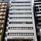 事業所の外観です。4階に事業所があります。