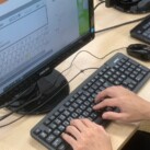 事務コースでは、経理業務だけでなくタイピング練習も行っています。