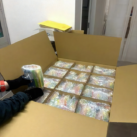 注文いただいた商品を段ボールに梱包します。