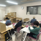 受託部門の作業スペースでは、コツコツと取り組める環境を整えてます。